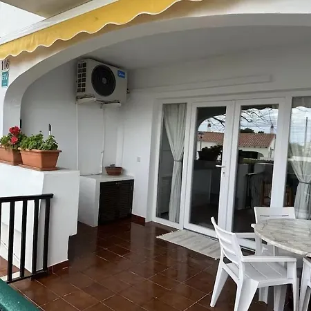 Con Encanto En Residencial Con Piscina Daire