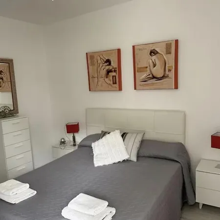 Con Encanto En Residencial Con Piscina Daire *