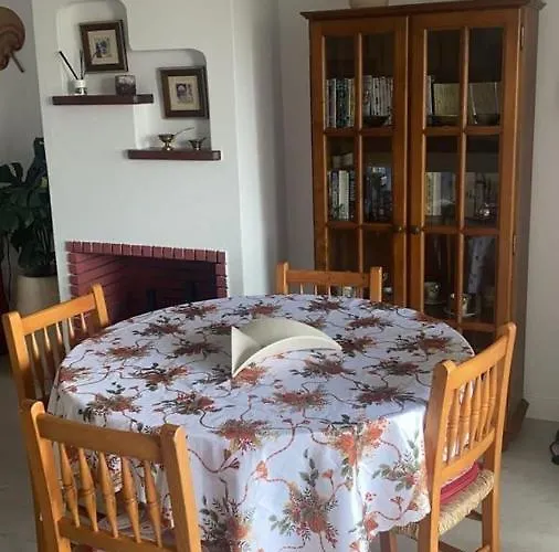 Con Encanto En Residencial Con Piscina Apartment