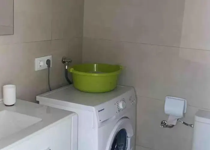 Con Encanto En Residencial Con Piscina